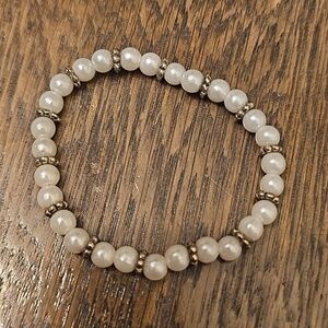Elegant Pearl and Gold Beaded Bracelet